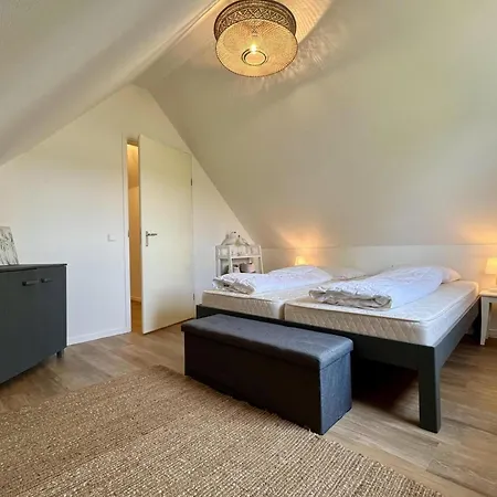 Дом отдыха Retreat, Near Forest *